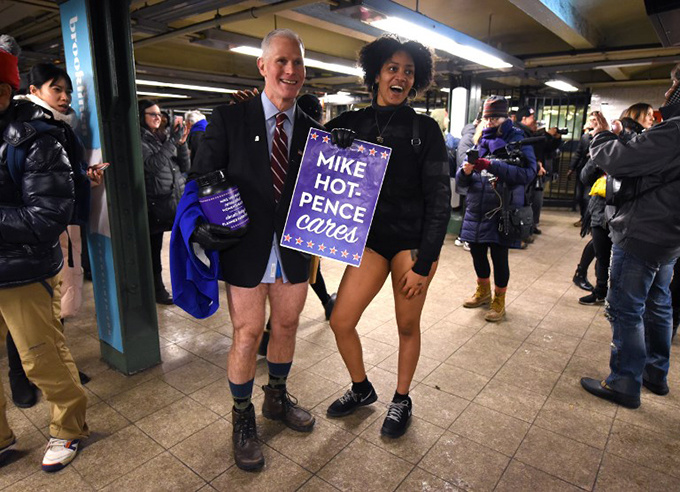 Hàng nghìn người khắp thế giới hưởng ứng ngày Không mặc quần đi tàu điện